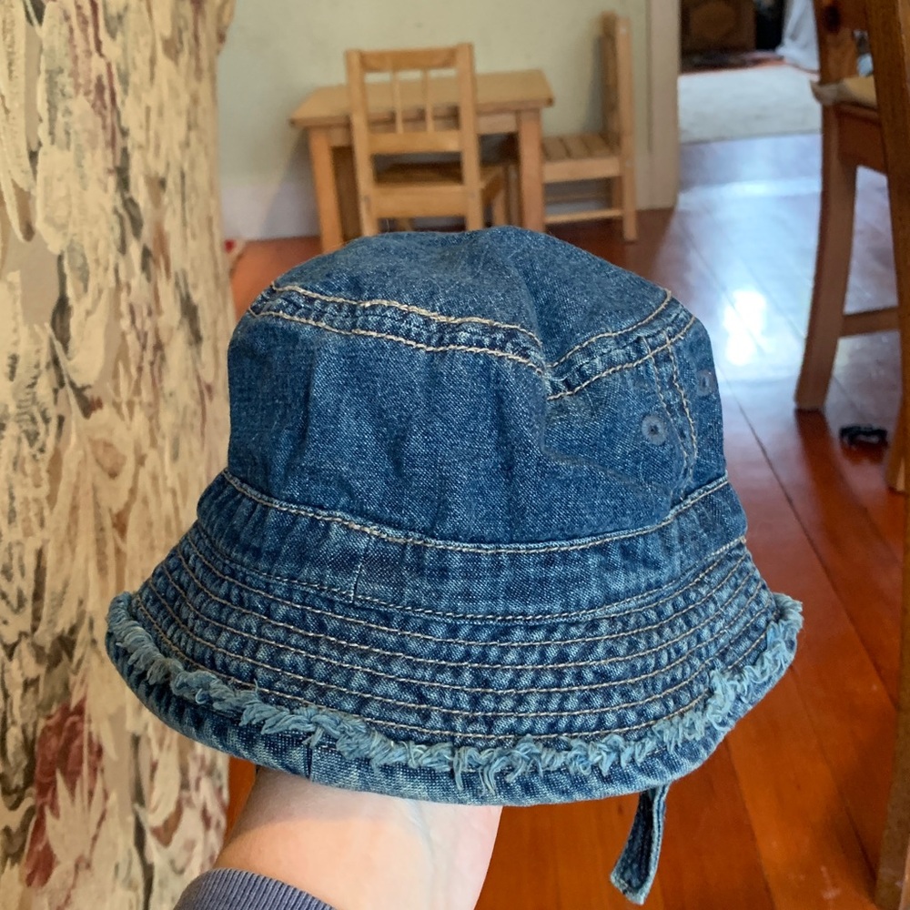 Denim baby Bucket Hat 6-12mo w Velcro chin strap - Picture 5 of 6